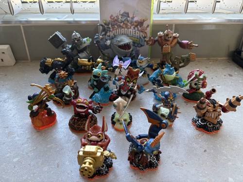 Skylanders figures bundle and - figures,